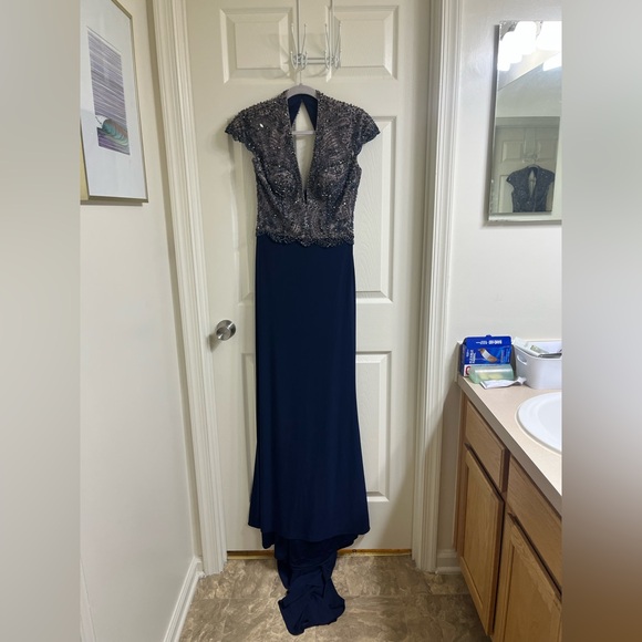 Sherri Hill Gown Size 6 - Picture 2 of 12